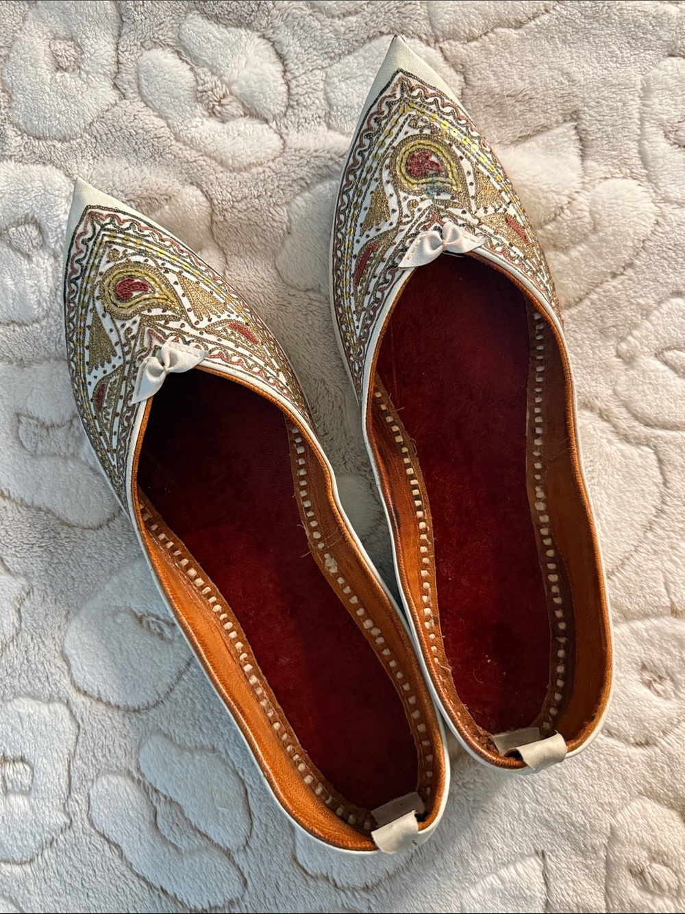 White leather handmade Punjabi jutti shoes intricate gold & burgundy embroidery